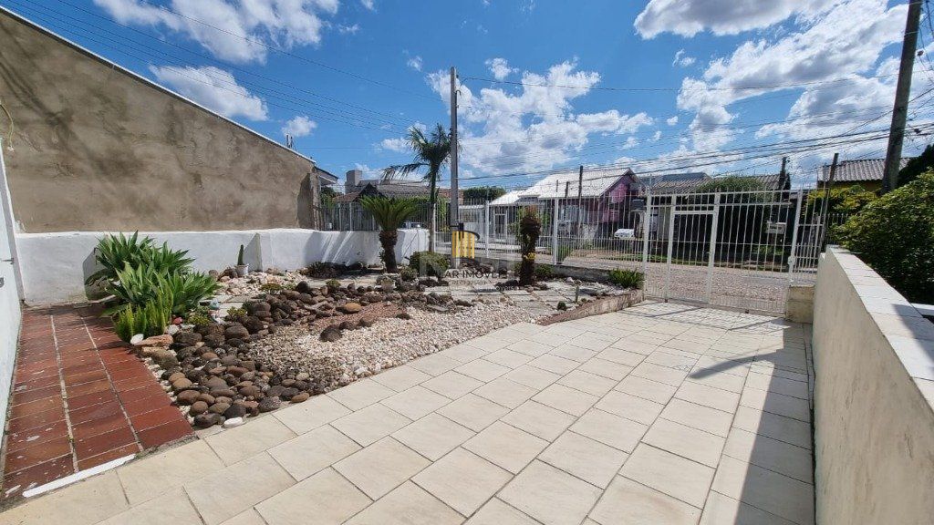 Casa estilo sobrado no Bairro Sarandi em Porto Alegre