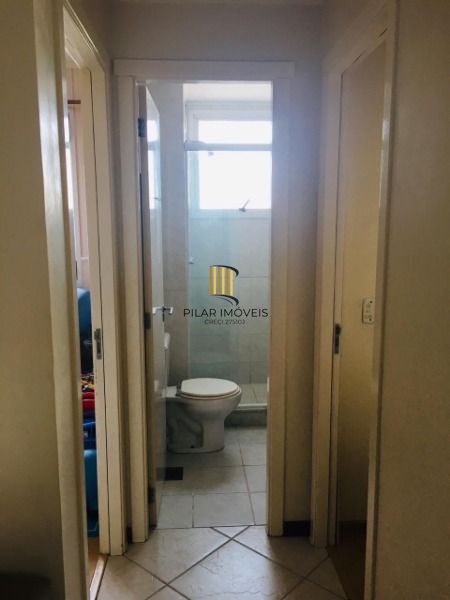 Apartamento com 02 dormitórios, 02 vagas de garagem no Bairro Floresta