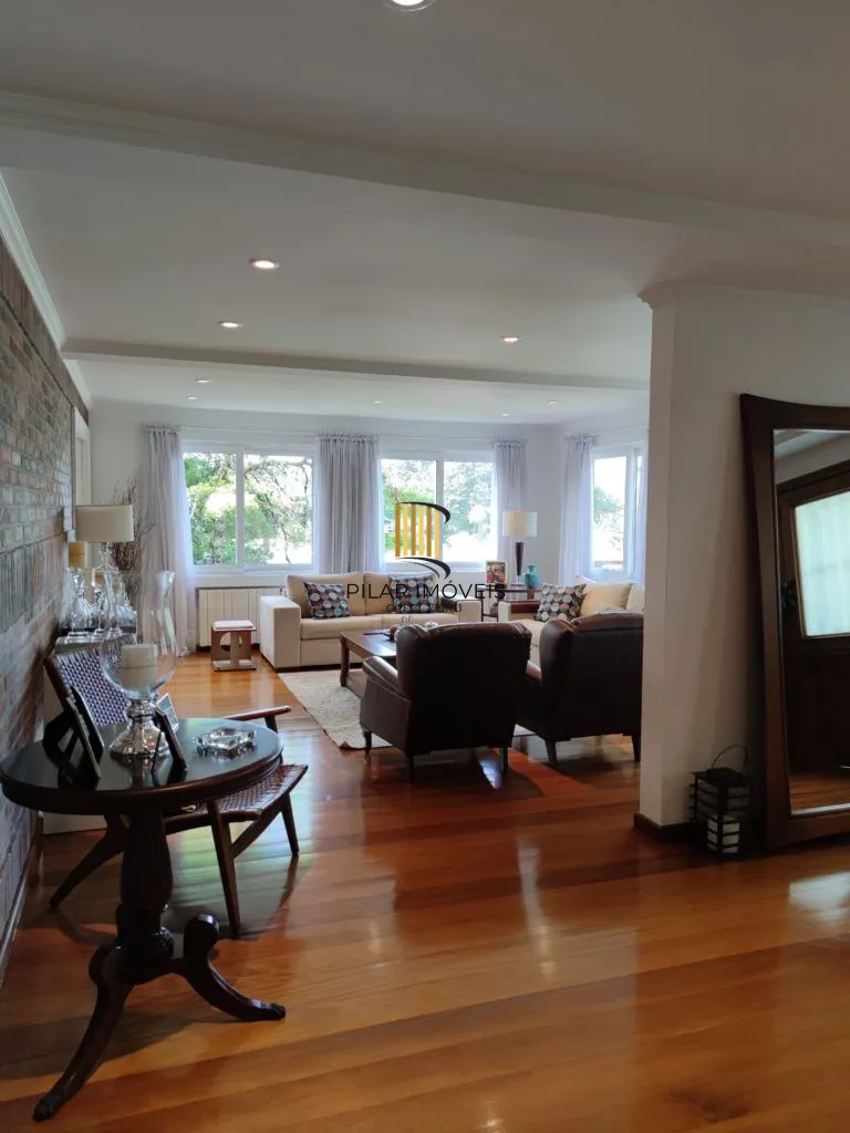 Casa 5 dormitórios no bairro Planalto