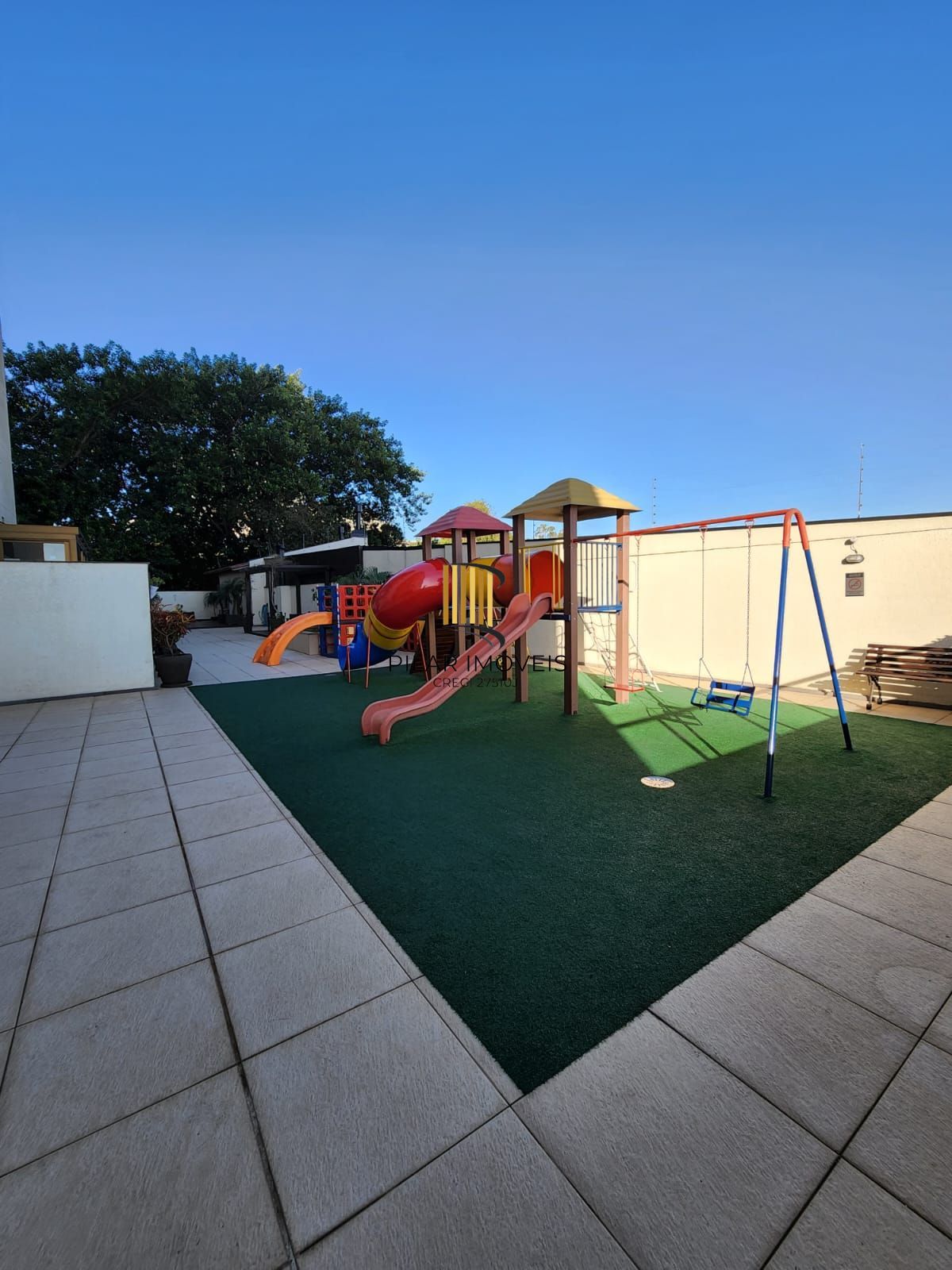 Apartamento 03 dormitórios no Bairro Cristo Redentor em Porto Alegre.