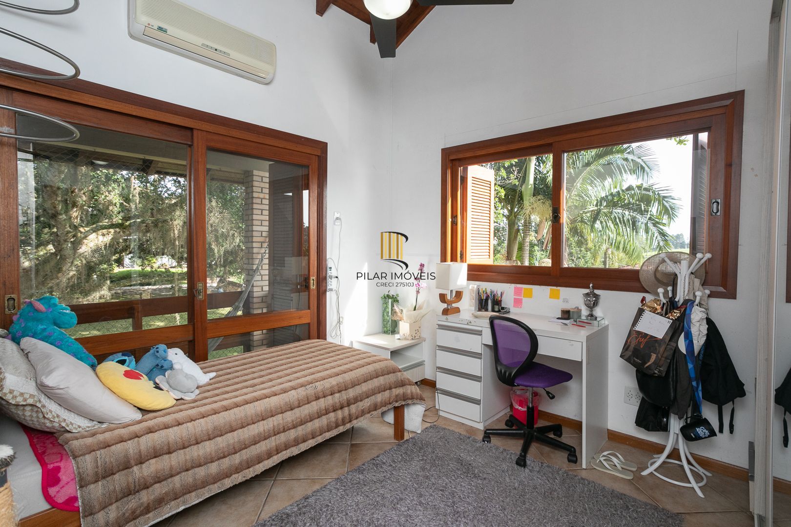 Casa mobiliada em condomínio