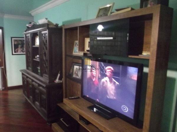 Casa com 03 quartos em terreno de 13:20 x 7501, no bairro Medianeira