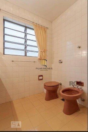 Casa com 04 dormitórios no Bairro Chacara das Pedras Porto Alegre