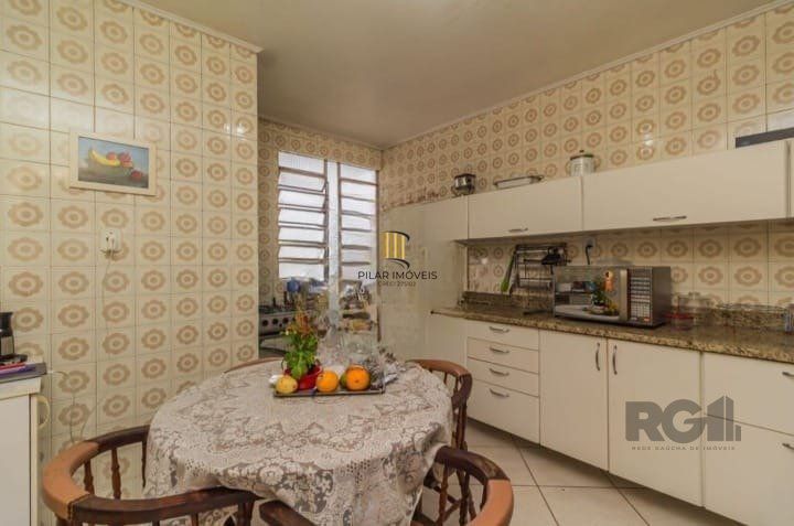 Casa 4 dormitórios no bairro Santo Antônio