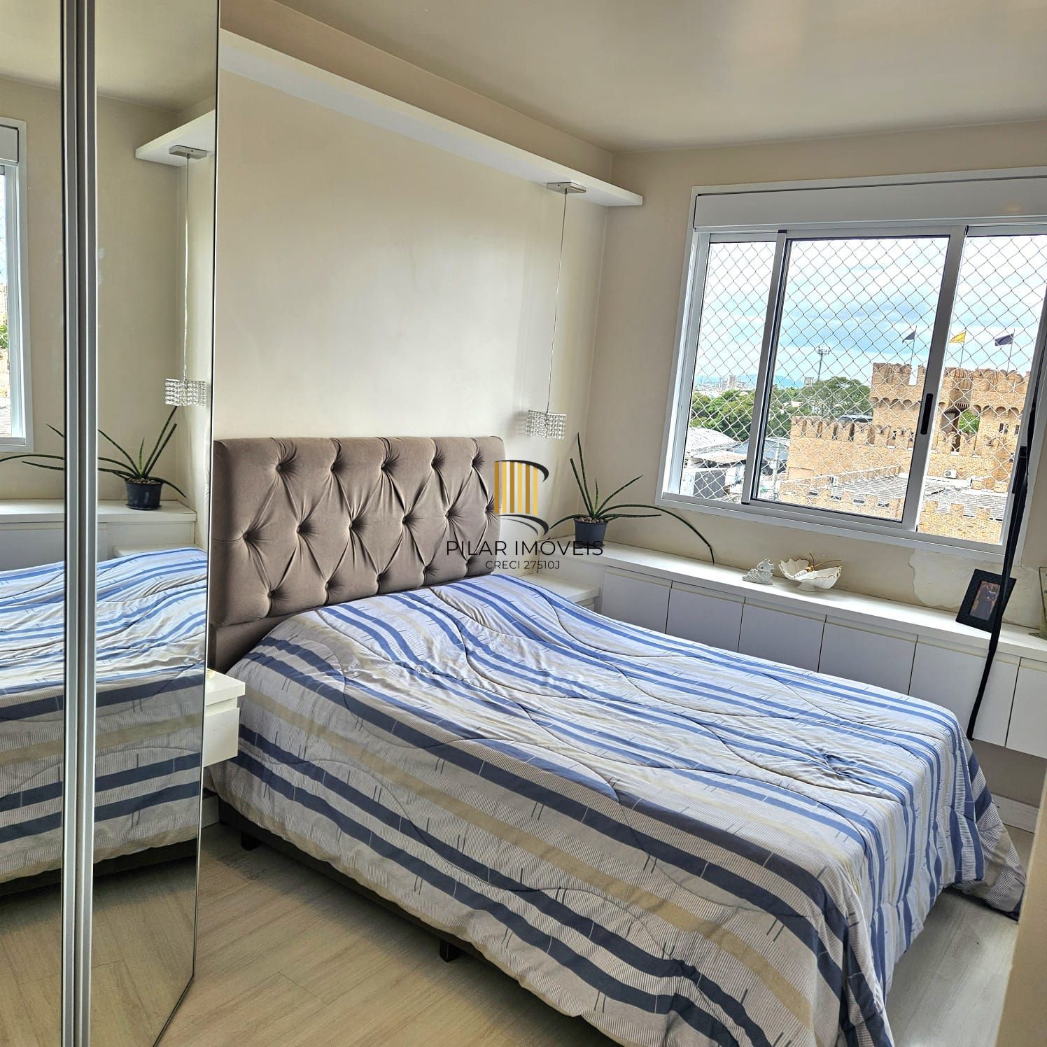 apartamento de 02 dormitórios com sacada e garagem