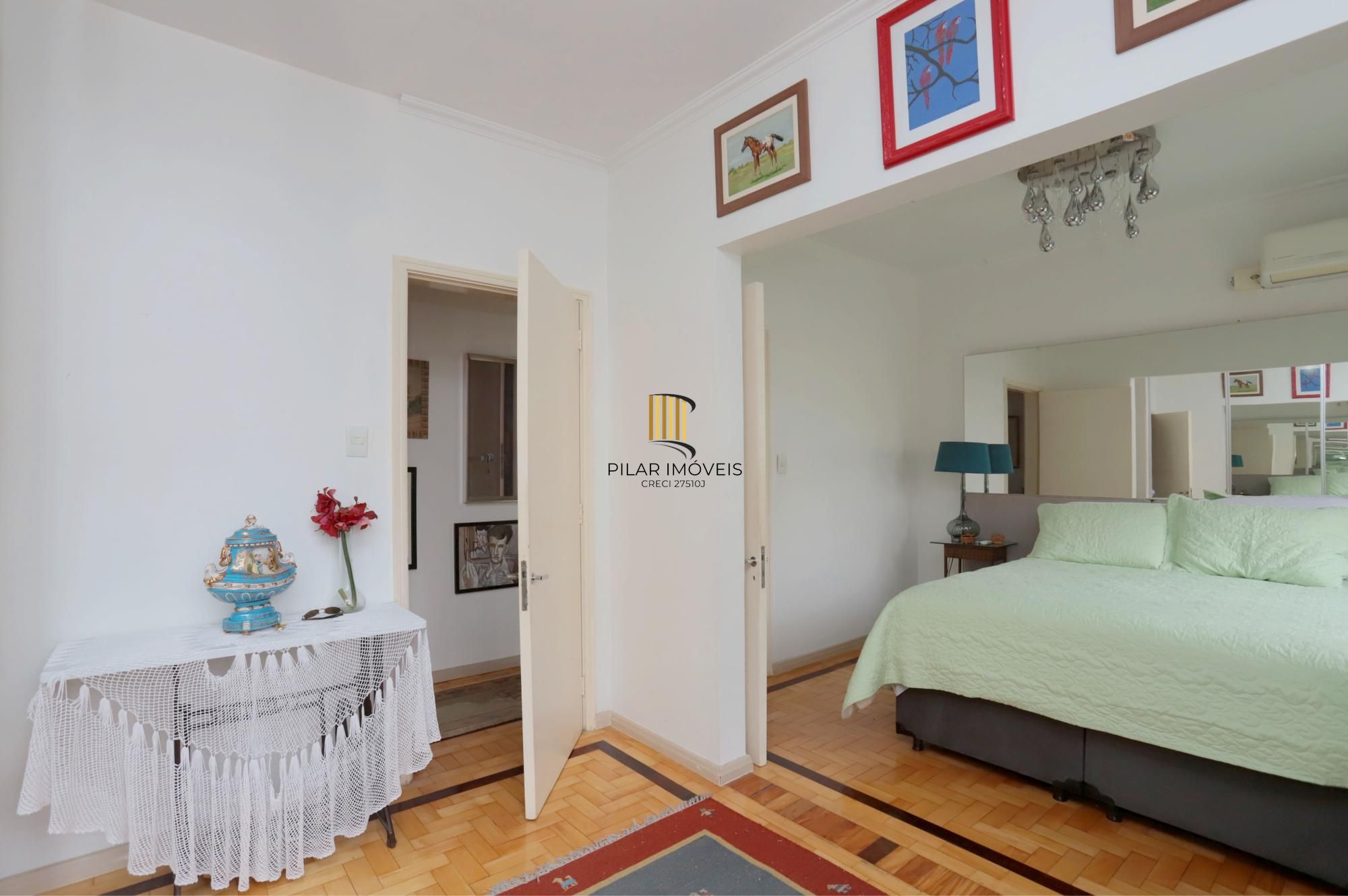 Apartamento 5 dormitórios no bairro Bom Fim
