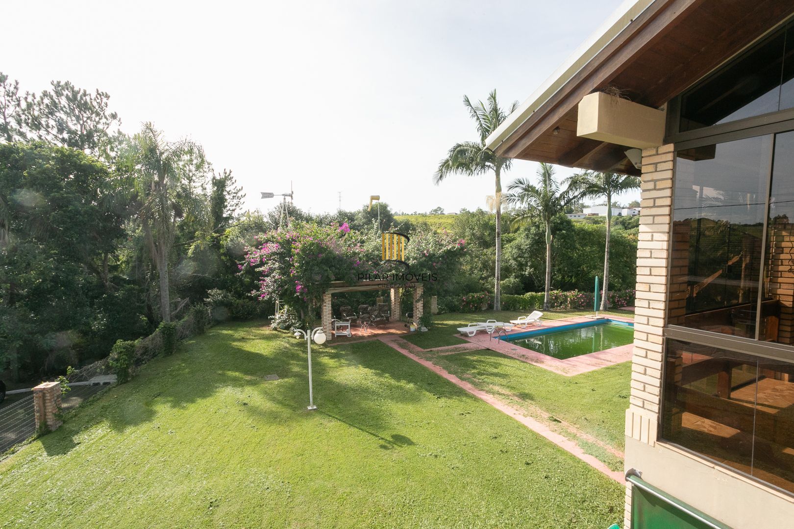 Casa mobiliada em condomínio