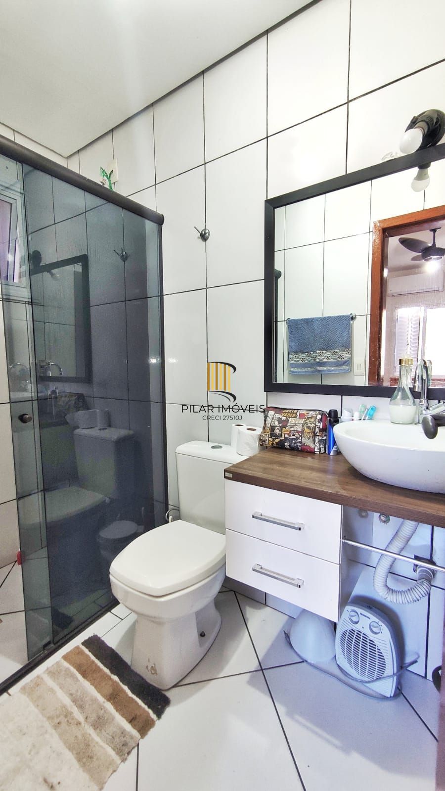 3 Dormitórios, sendo 1 Suíte Master •	Living com Dois Ambientes – no Bairro Alto Petrópolis – Amplo Terreno.