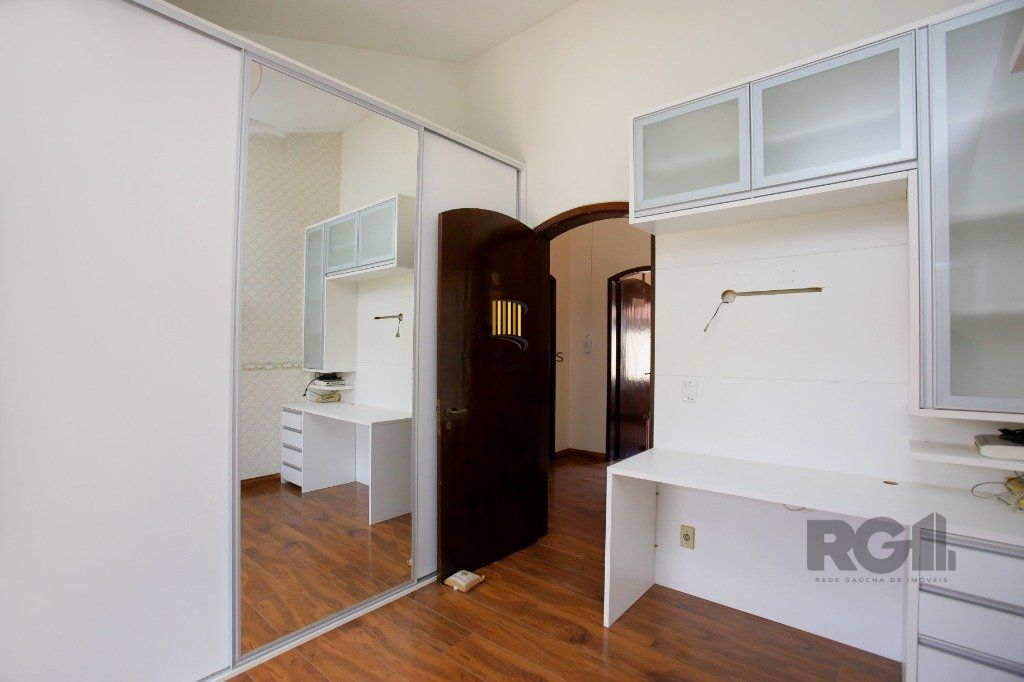 Casa de Condomínio 3 dormitórios no bairro Cristal