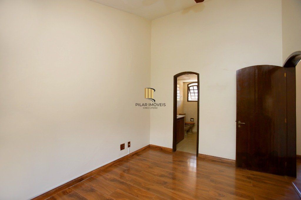 Casa de Condomínio 3 dormitórios no bairro Cristal