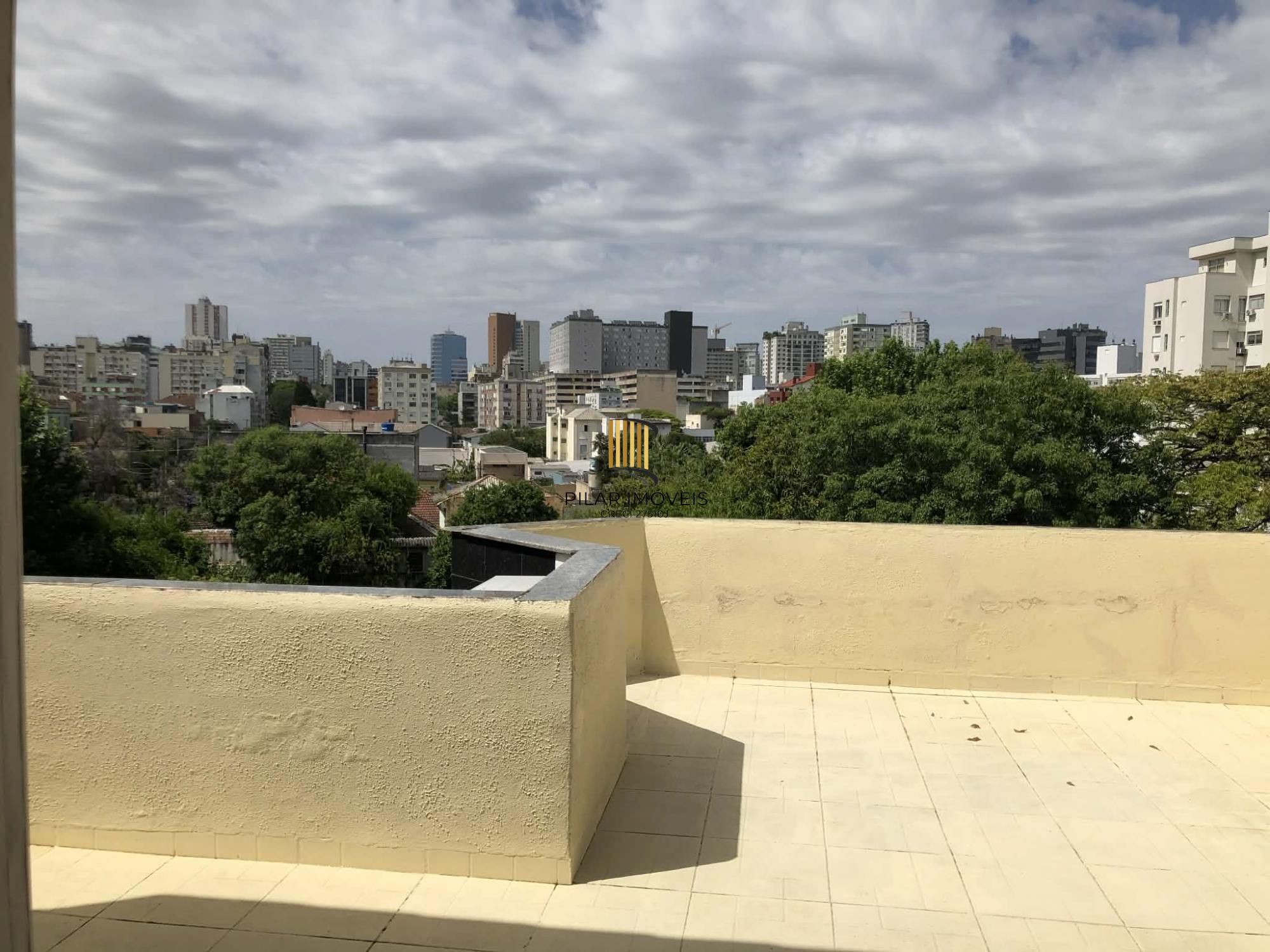 Predio residencial sendo uma cobertura e mais 03 apartamentos