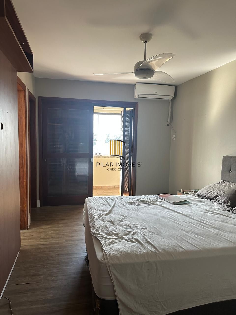 Cobertura de 03 dormitórios com opção de 05, 03 garagens. Bairro Higienópolis