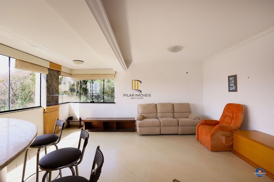 Apartamento semi mobiliado com churrasqueira e 02 garagens no Menino Deus em Porto Alegre