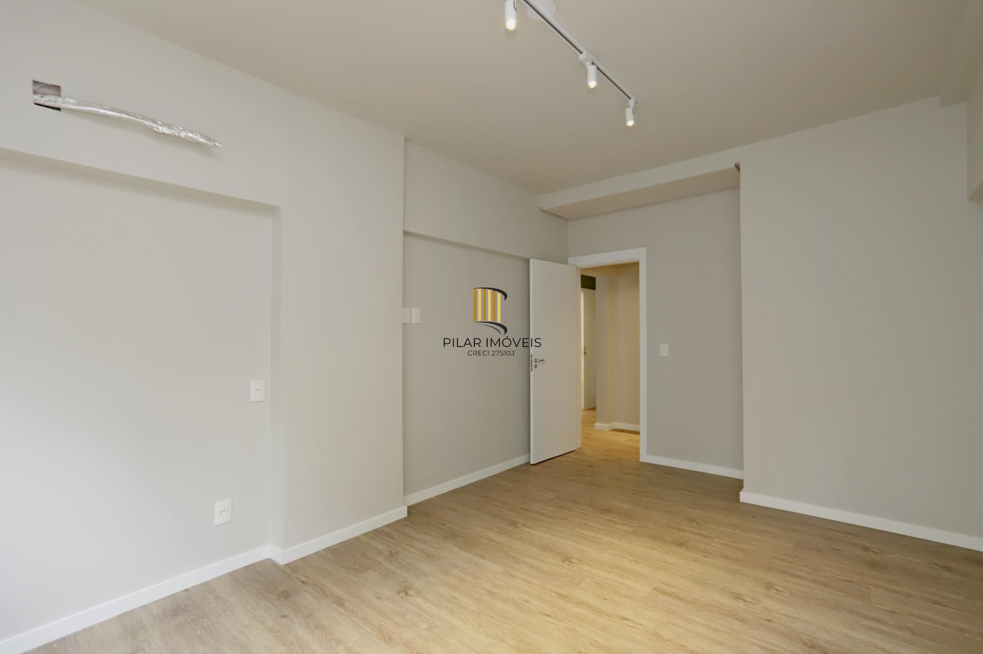 Apartamento 03 dormitórios revitalizado no Moinhos de Vento em Porto Alegre.