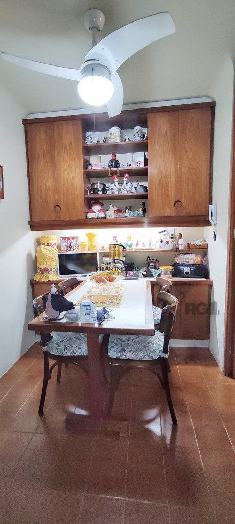 Cobertura no Bairro Petrópolis, 3 dorm., 1 suíte, 2 vagas.