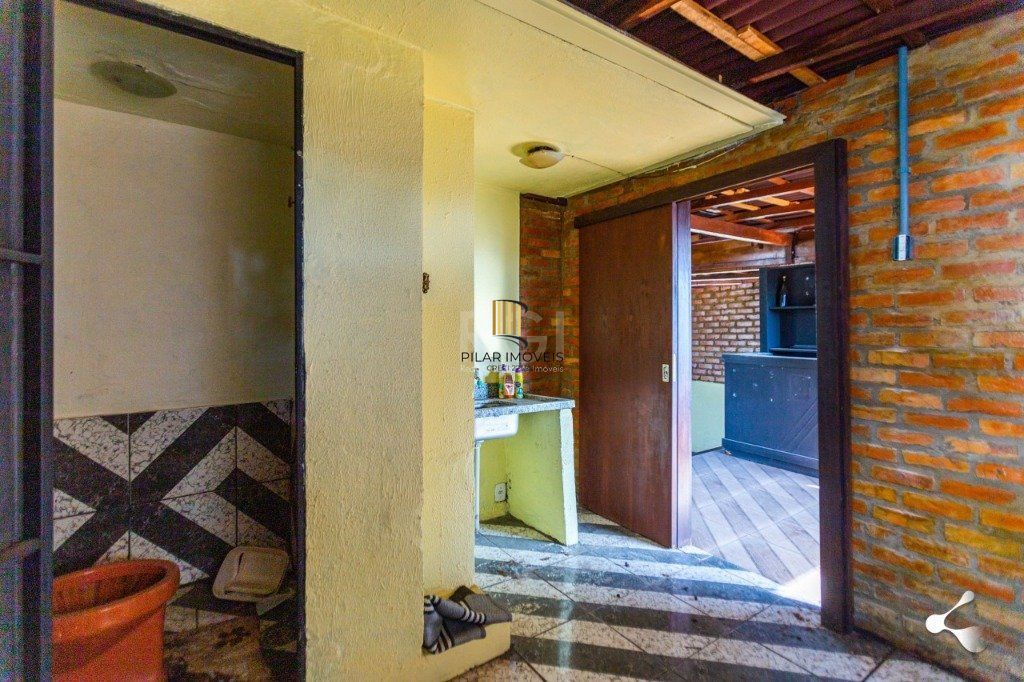 Casa para Venda - 500m², 3 dormitórios, sendo 3 suites, 4 vagas - Vila Ipiranga