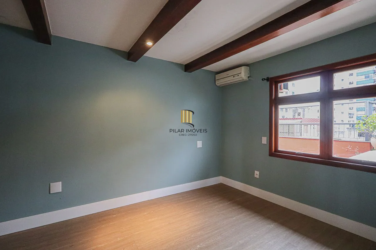 Apartamento cobertura de 03 dormitórios com opção de 05, 03 garagens. Bairro Higienópolis