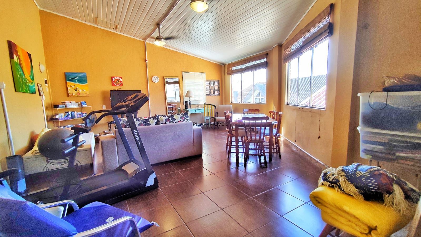 Casa com 4 Quartos e 2 banheiros e  2 Suites à Venda, 153 m² por R$ 990.000