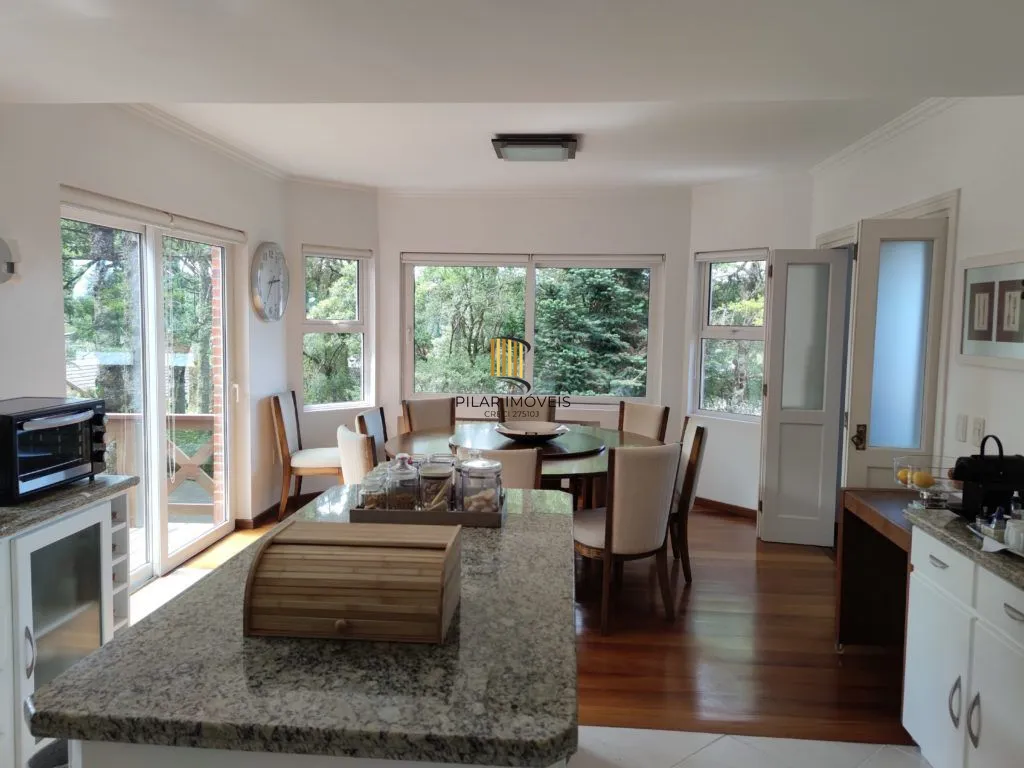 Casa 5 dormitórios no bairro Planalto