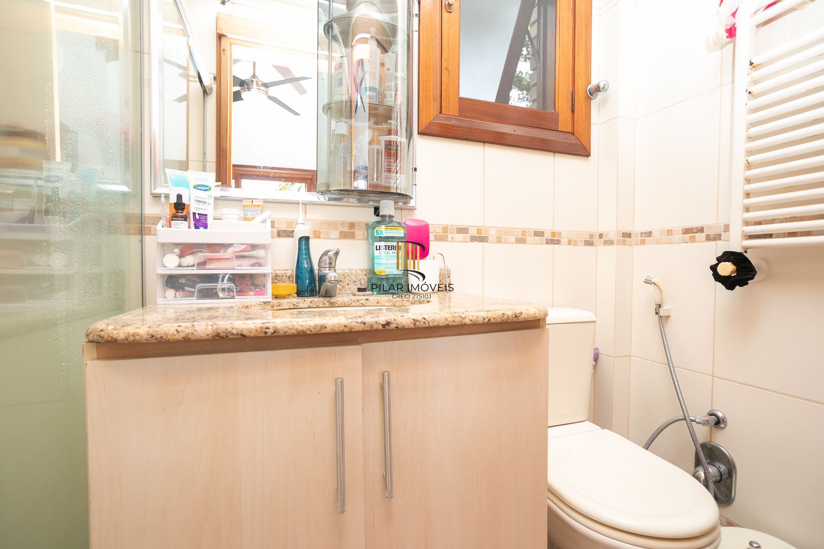 Casa mobiliada em condomínio