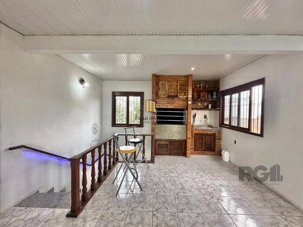 Casa 3 dormitórios no bairro Igara