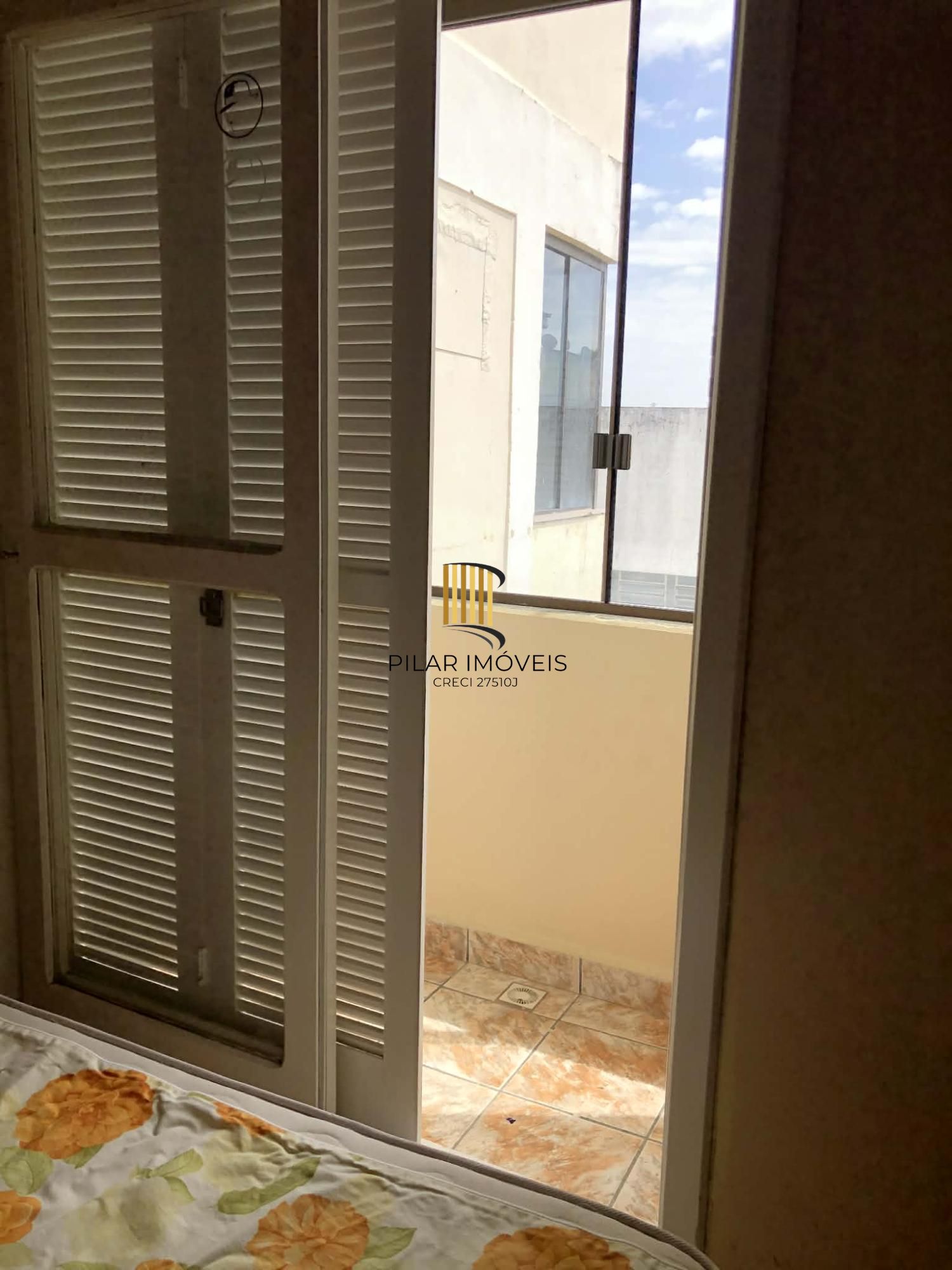 Predio residencial sendo uma cobertura e mais 03 apartamentos