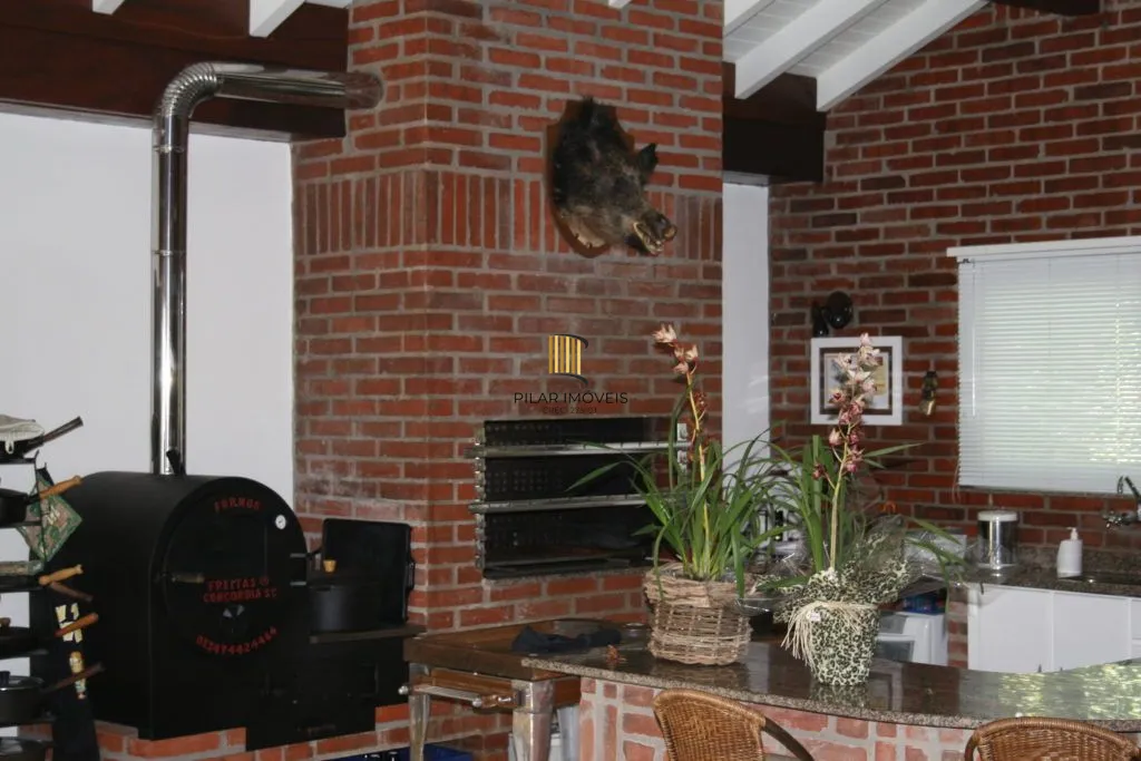 Casa 5 dormitórios no bairro Planalto