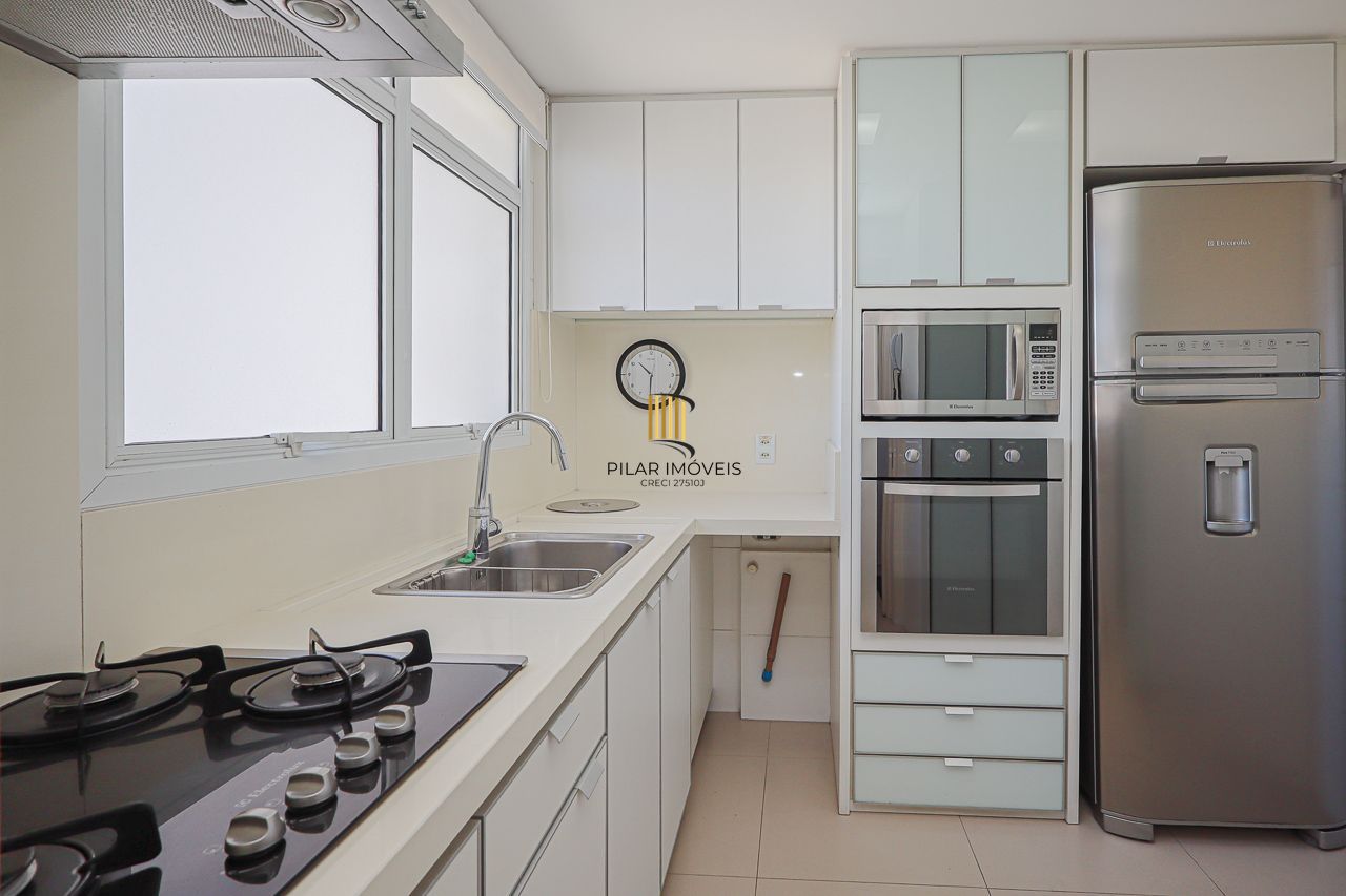 Apartamento de 3 quartos, 3 suítes, com 02 garagens individuais no Bairro Petrópolis, próximo a Encol.