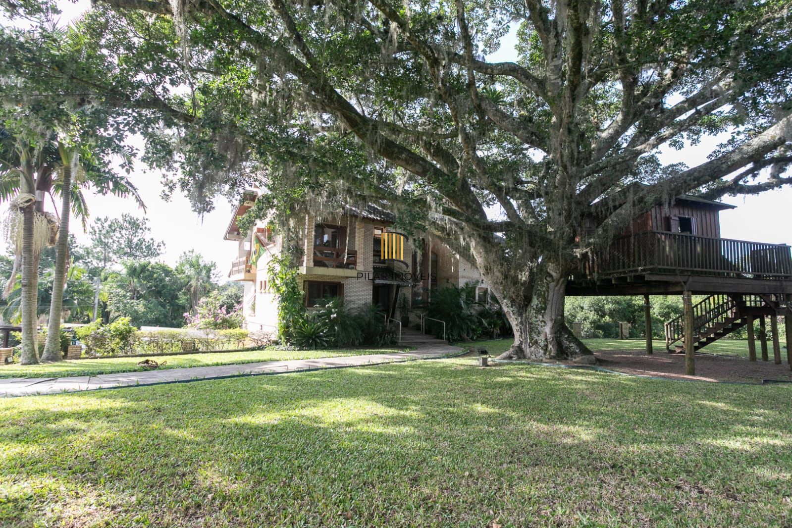 Casa mobiliada em condomínio