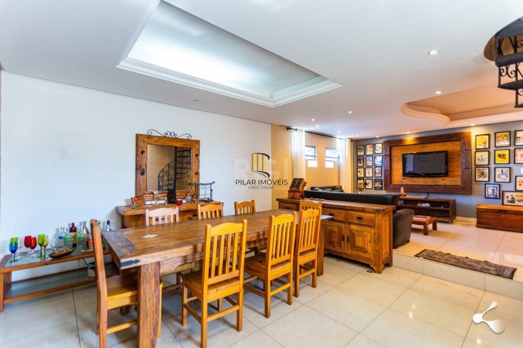 Casa para Venda - 500m², 3 dormitórios, sendo 3 suites, 4 vagas - Vila Ipiranga