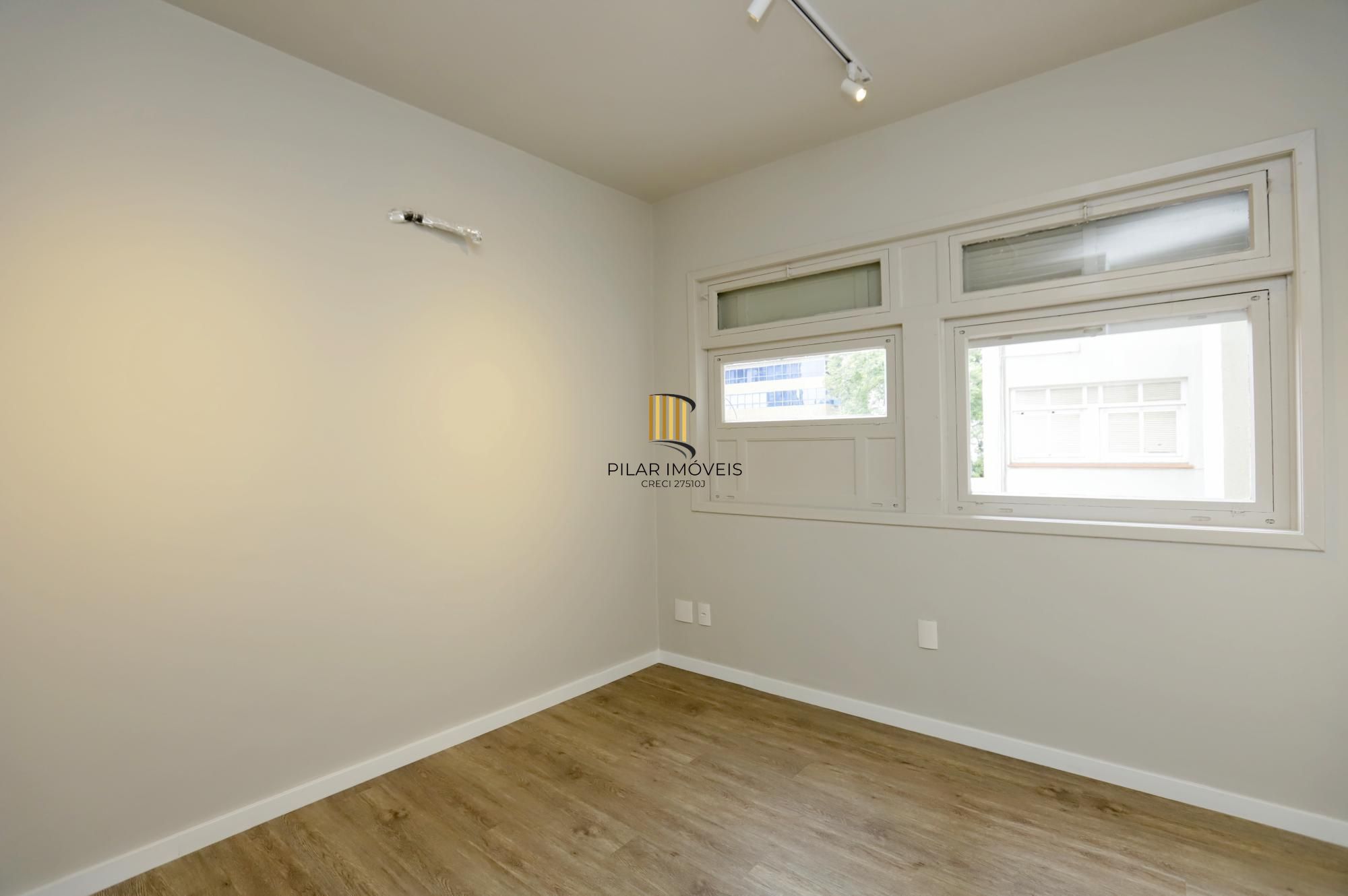 Apartamento 03 dormitórios revitalizado no Moinhos de Vento em Porto Alegre.