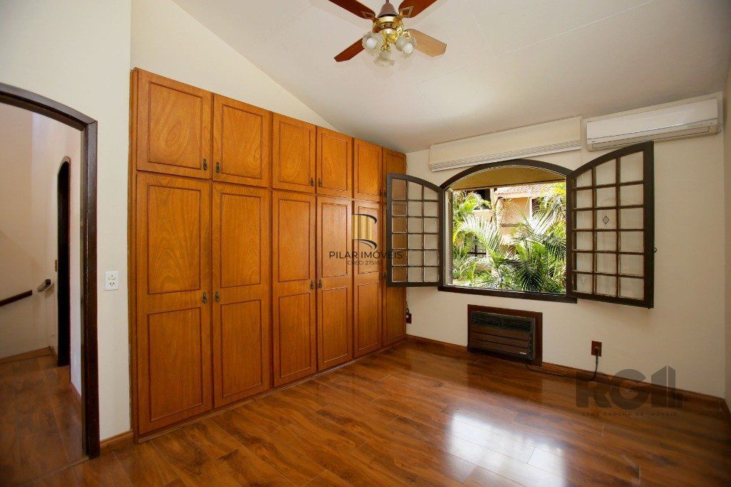 Casa de Condomínio 3 dormitórios no bairro Cristal