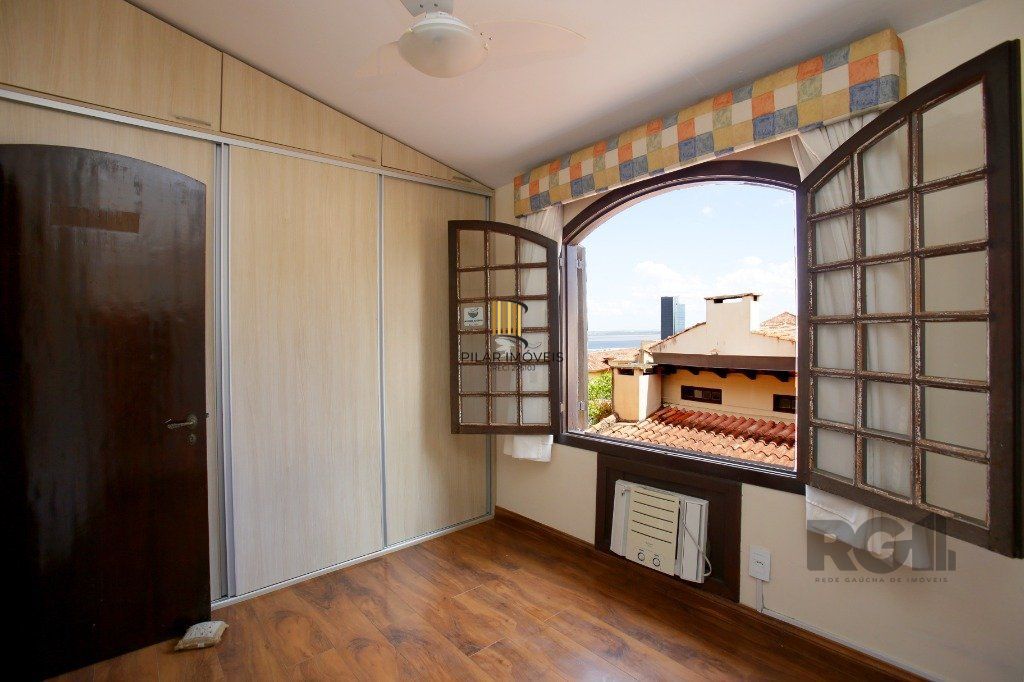 Casa de Condomínio 3 dormitórios no bairro Cristal