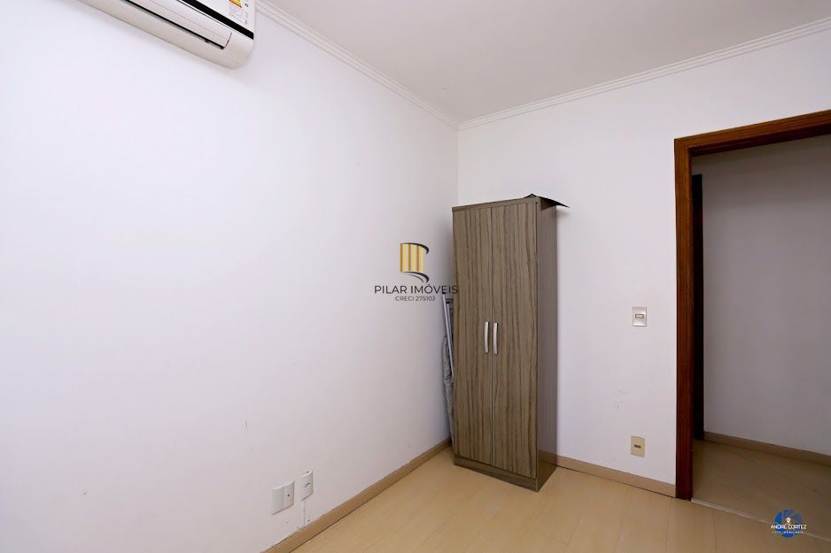 Apartamento semi mobiliado com churrasqueira e 02 garagens no Menino Deus em Porto Alegre