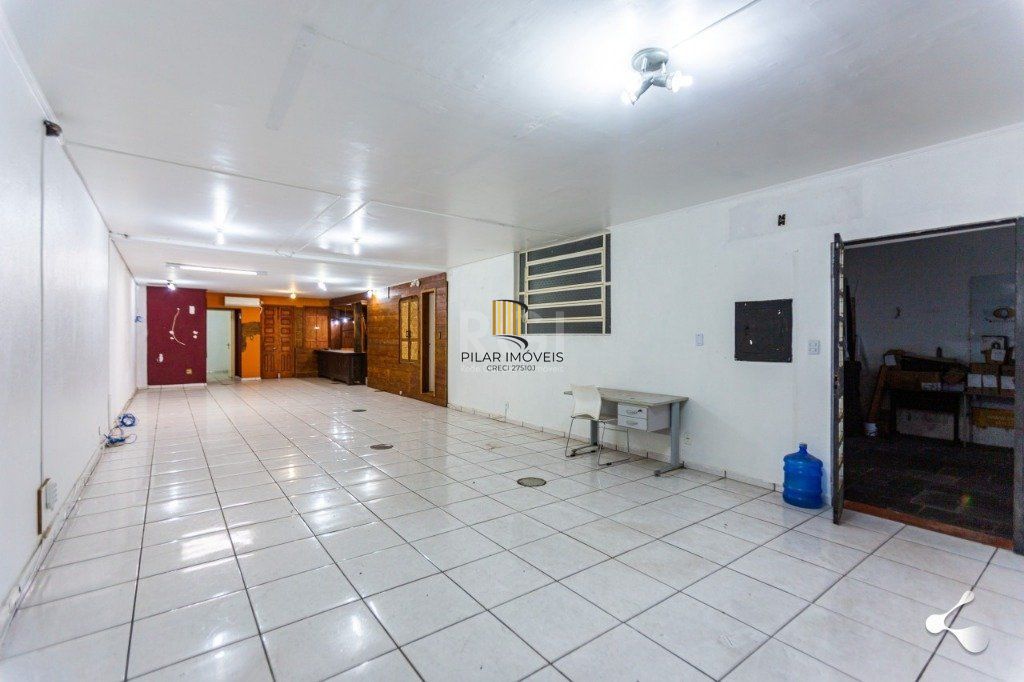 Casa para Venda - 500m², 3 dormitórios, sendo 3 suites, 4 vagas - Vila Ipiranga