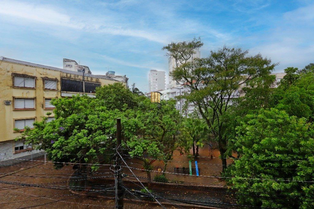 Apartamento 03 dormitórios no Bairro Santana em Porto Alegre.
