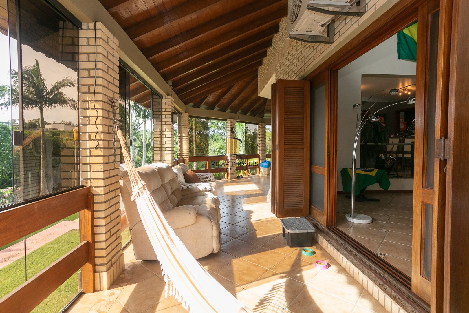 Casa mobiliada em condomínio