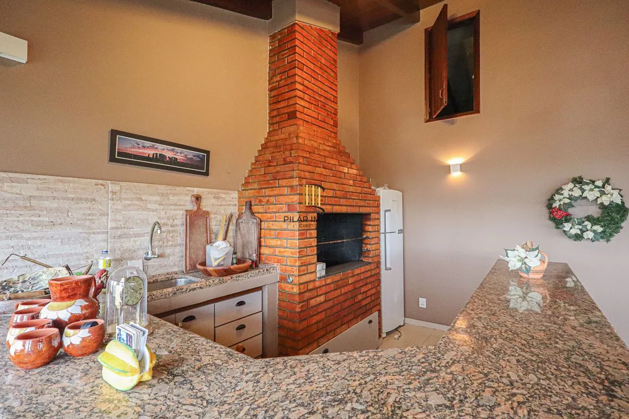 Apartamento cobertura de 03 dormitórios com opção de 05, 03 garagens. Bairro Higienópolis