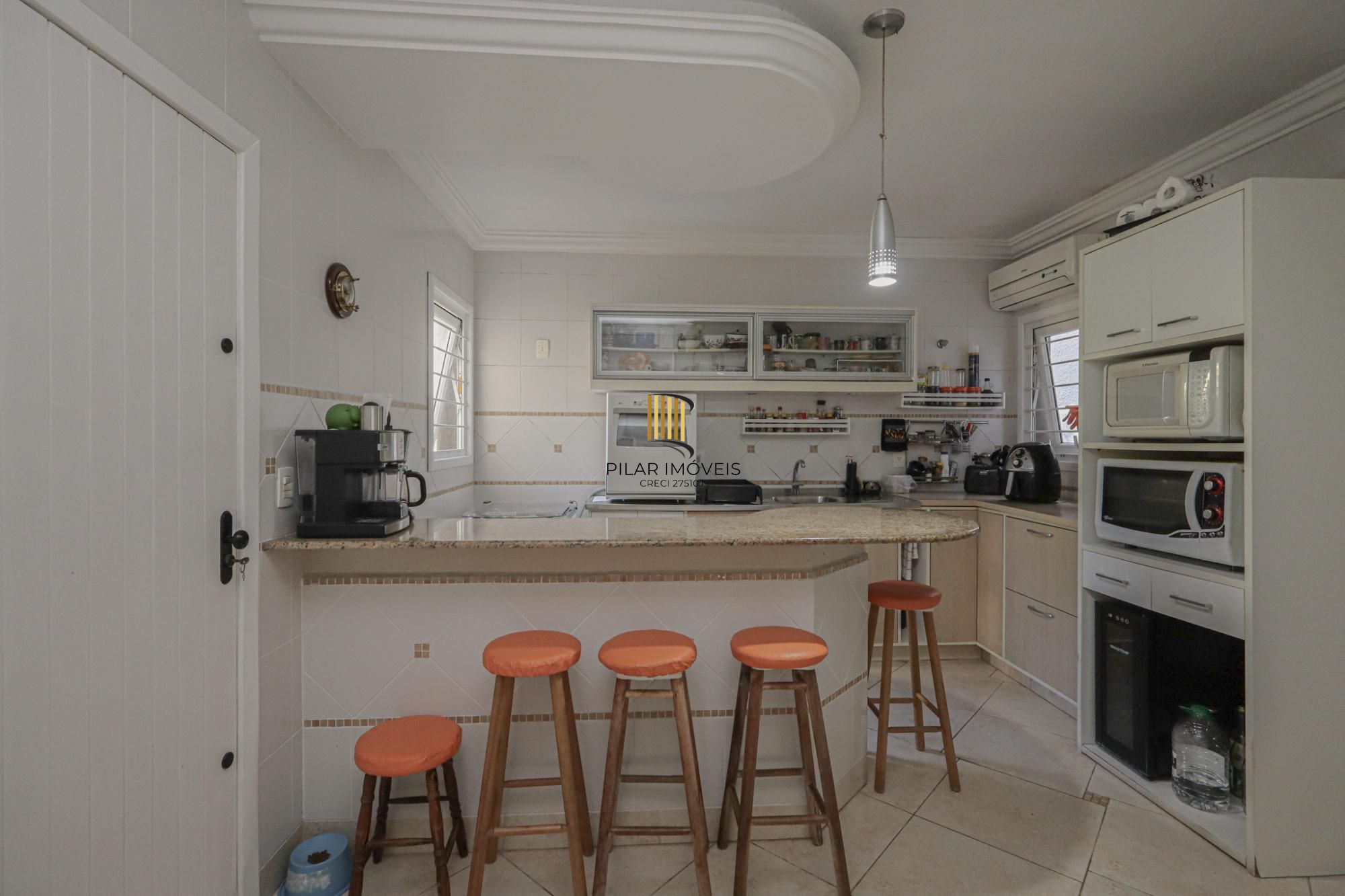 Residência de luxo ! Impecável.. 04 dormitórios , piscina / estuda dação