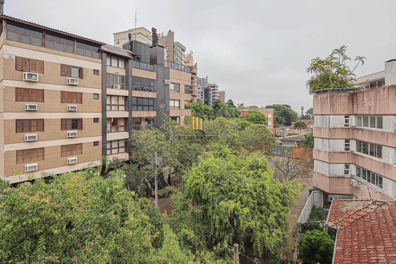 Apartamento cobertura de 03 dormitórios com opção de 05, 03 garagens. Bairro Higienópolis
