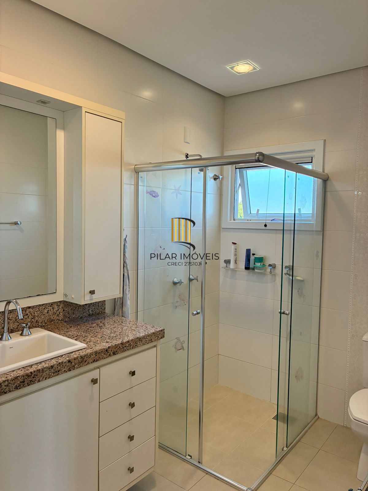 casa 4 dormitórios. 1 suite e demais peças