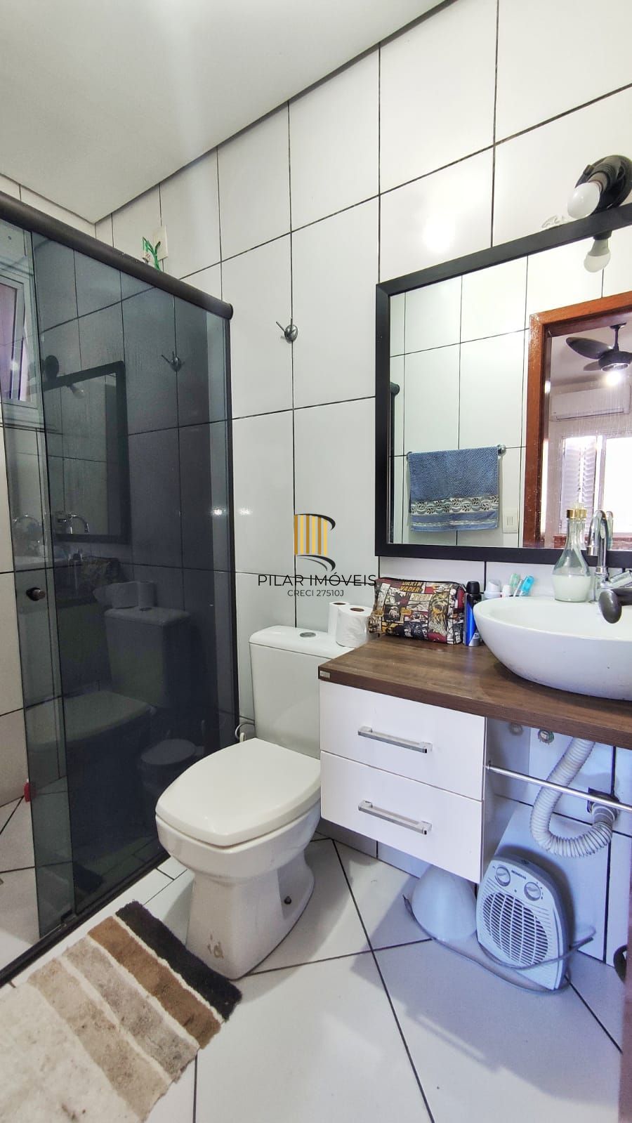 3 Dormitórios, sendo 1 Suíte Master •	Living com Dois Ambientes – no Bairro Alto Petrópolis – Amplo Terreno.