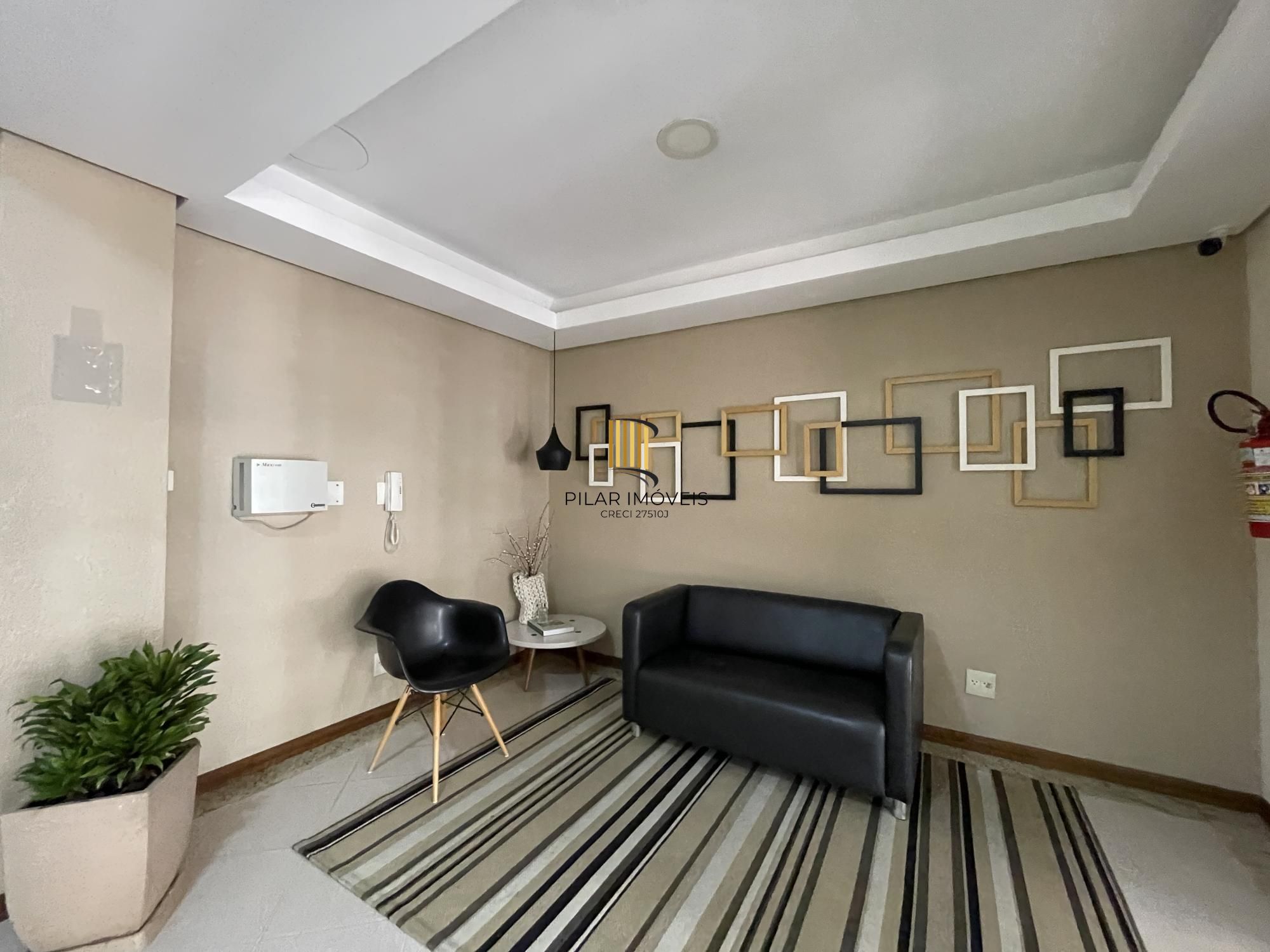 No Moinhos De Vento 02 Dorm. 02 Vagas , Churrasqueira, muito sol e privacidade