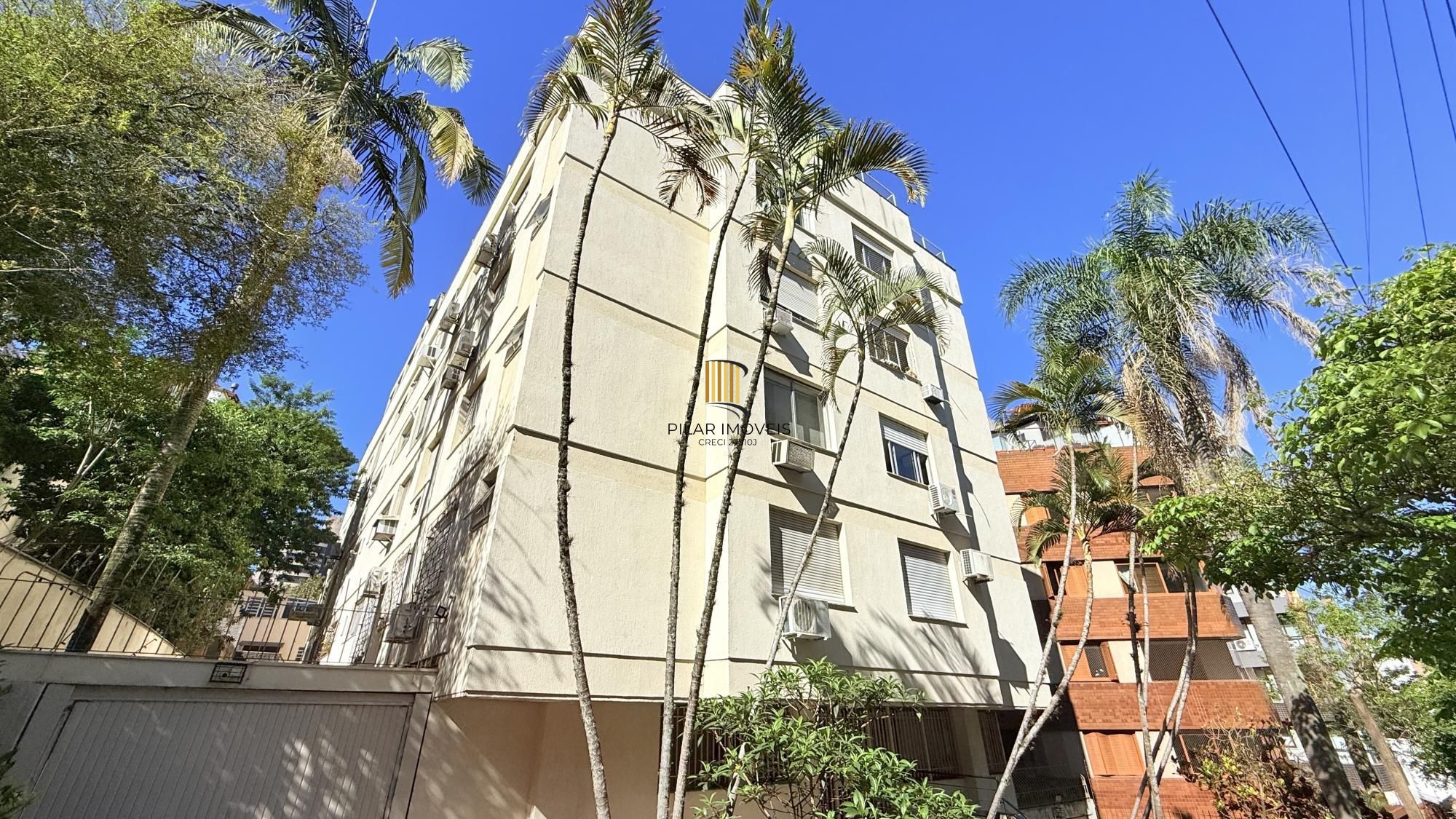 Cobertura Semimobiliada com Vista Panorâmica em Porto Alegre