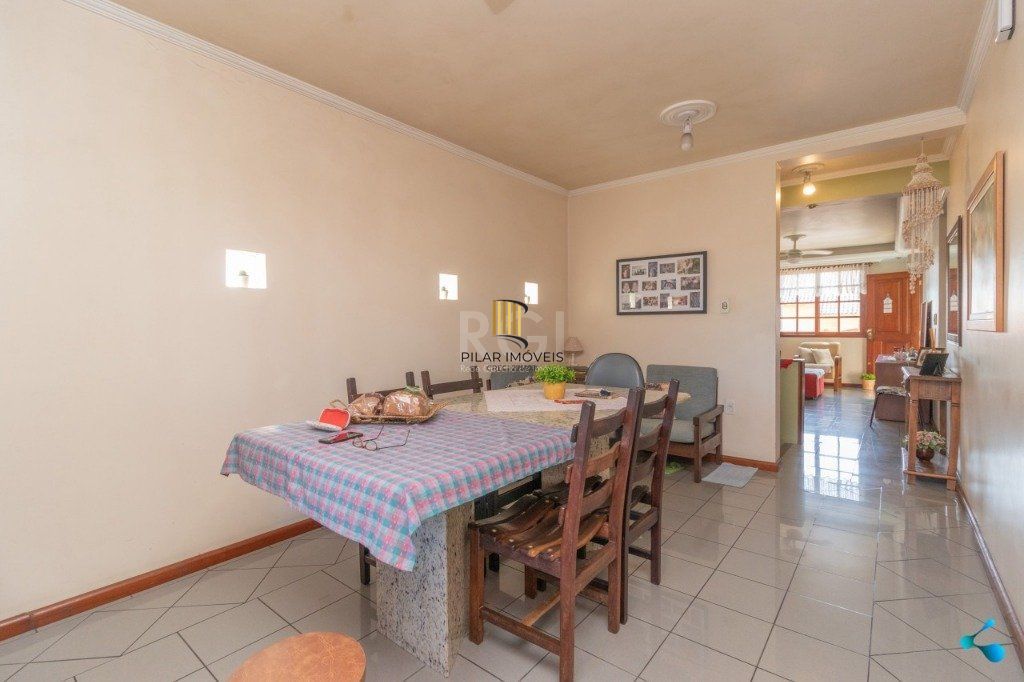 Casa para Venda - 272m², 3 dormitórios, sendo 1 suites, 2 vagas - Sarandi