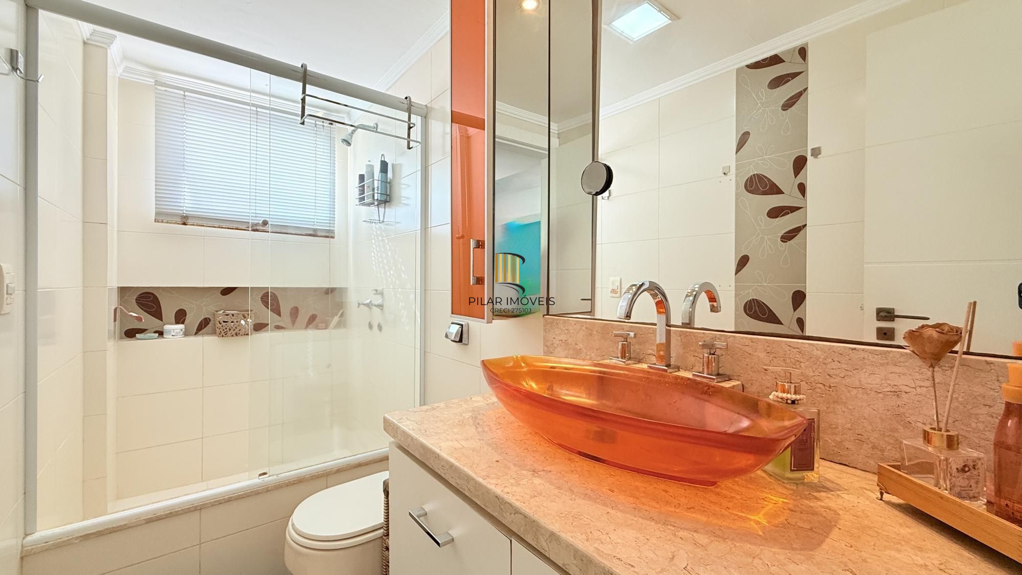 Cobertura Semimobiliada com Vista Panorâmica em Porto Alegre