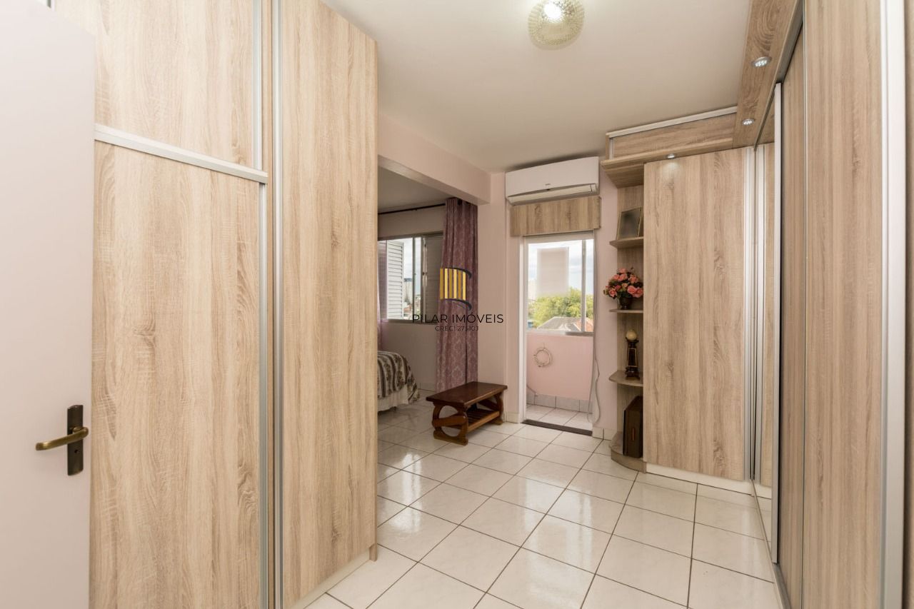 Apartamento semimobiliado com 2 quartos e 2 banheiros no Bairro Floresta