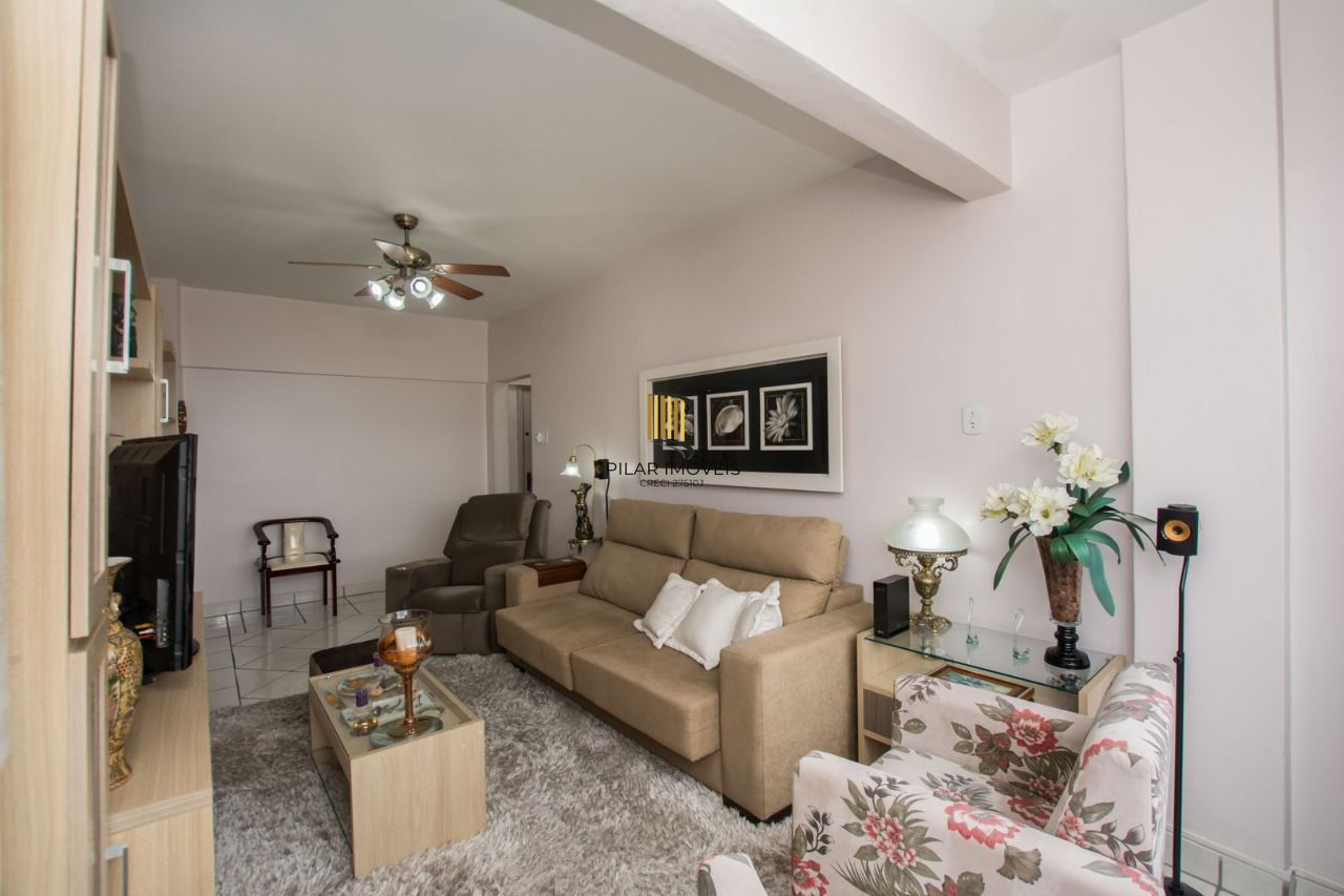 Apartamento semimobiliado com 2 quartos e 2 banheiros no Bairro Floresta