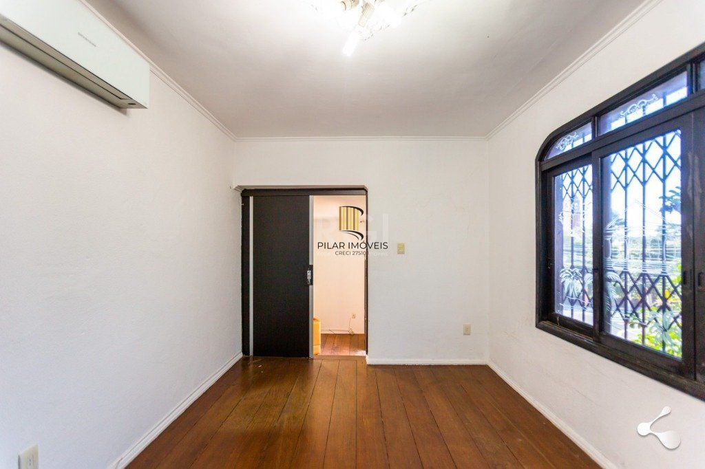 Casa para Venda - 500m², 3 dormitórios, sendo 3 suites, 4 vagas - Vila Ipiranga