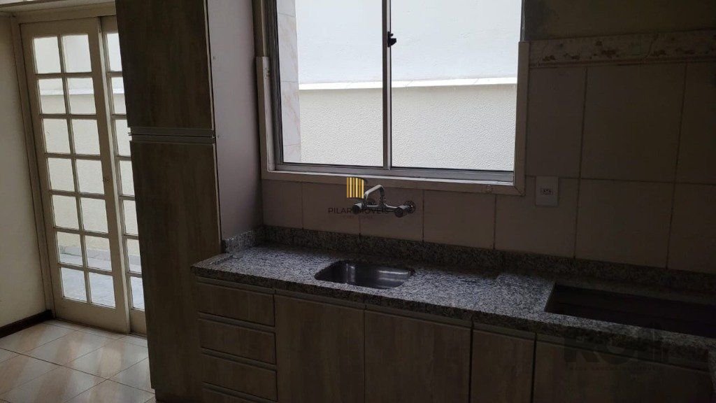 Schumacher loca apt° térreo com terraço, 2 quartos, cozinha semi-mob,  churrasqueira no garden